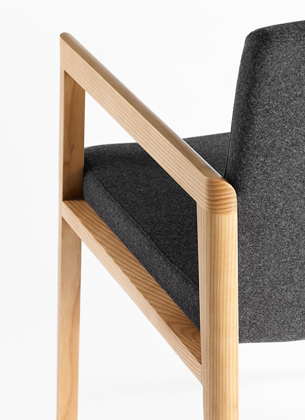 Gunlocke . Lily-皮垫木质扶手椅设计---酷图编号1155606