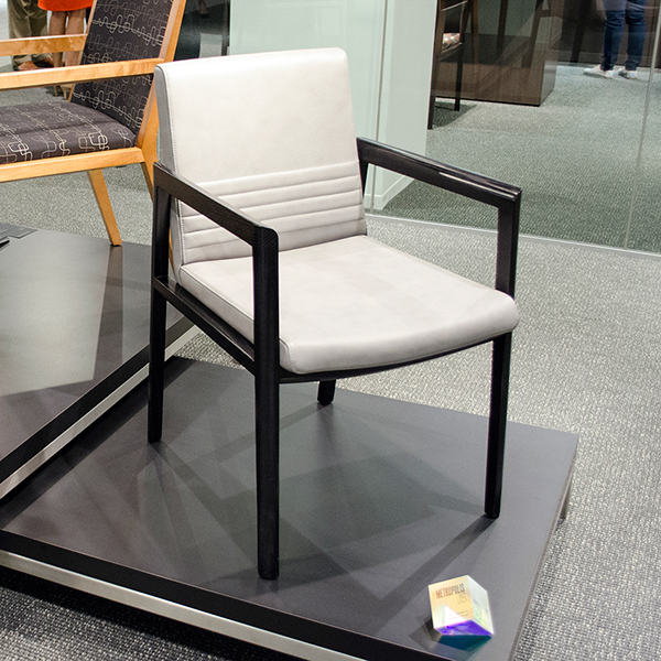 Gunlocke . Lily-皮垫木质扶手椅设计---酷图编号1155607