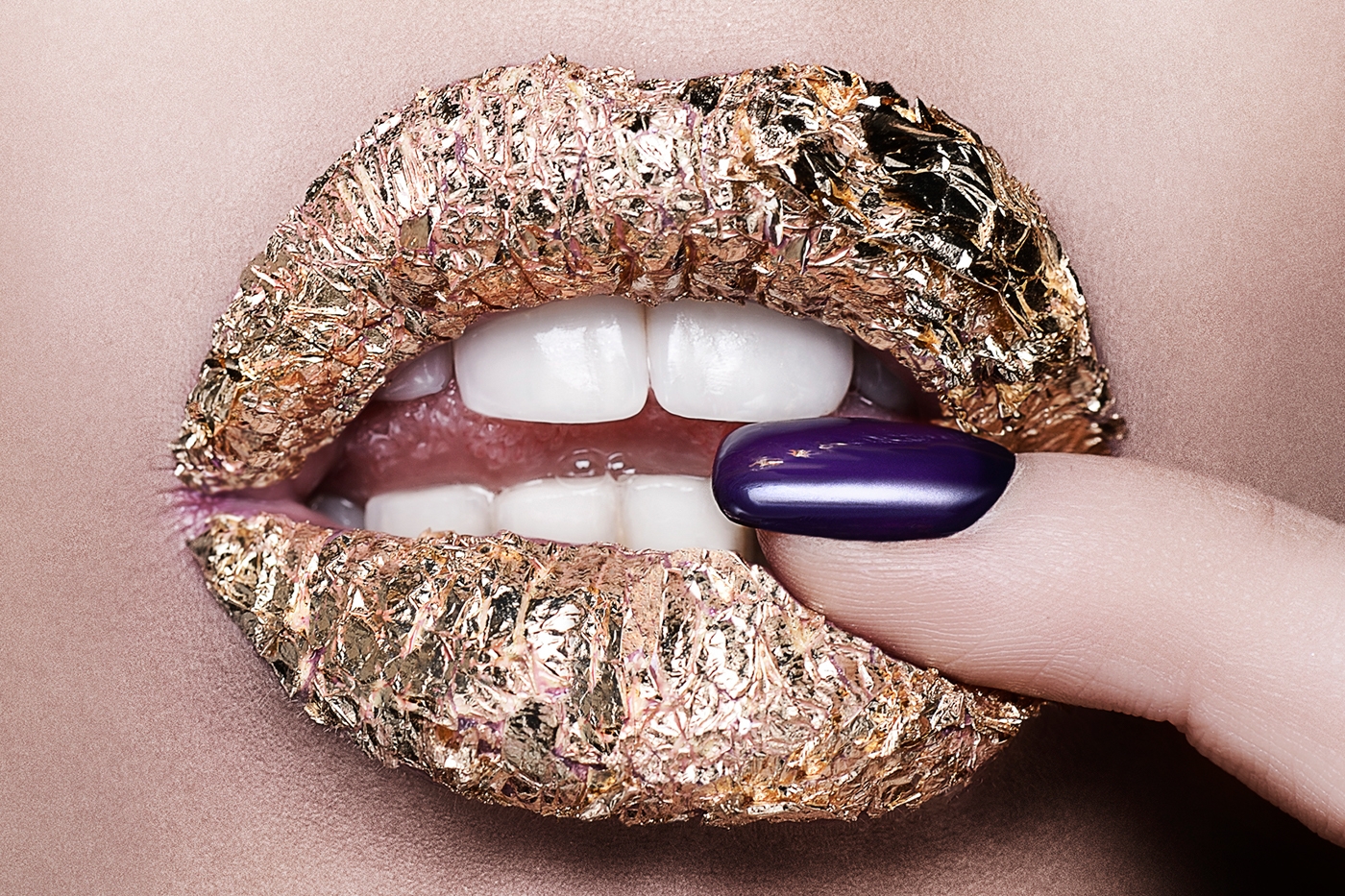 make up-铂金嘴唇图片