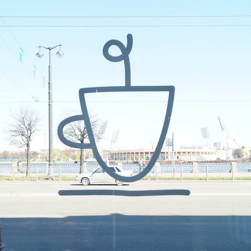 圣彼得堡Radosti Coffee家族式咖啡品牌设计-充满了绿色的植物,光线和空气的连接,简约的排版和单色的调色板,非常有视觉创意---酷图编号4