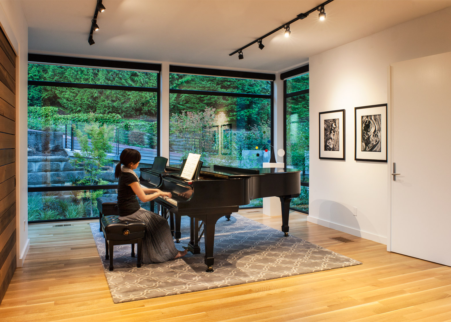 波特兰音乐世家的家-是一座带隔音排练空间的家,嵌套在一个陡峭的地段,是个不错的建筑---酷图编号2