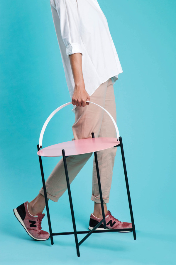 粉末涂层钢板制成的小酒馆咖啡桌---酷图编号1166200