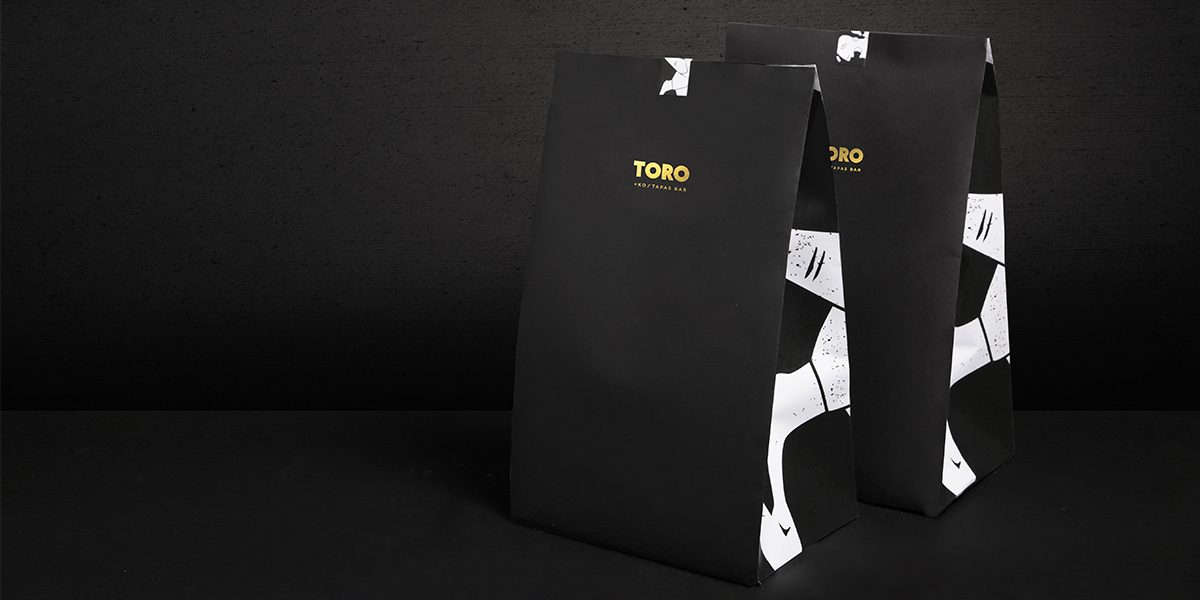 西班牙餐厅TORO-品牌设计-传统黑白色配色方案,外卖袋采用毕加索图纸,增加艺术表现力。---酷图编号1166555