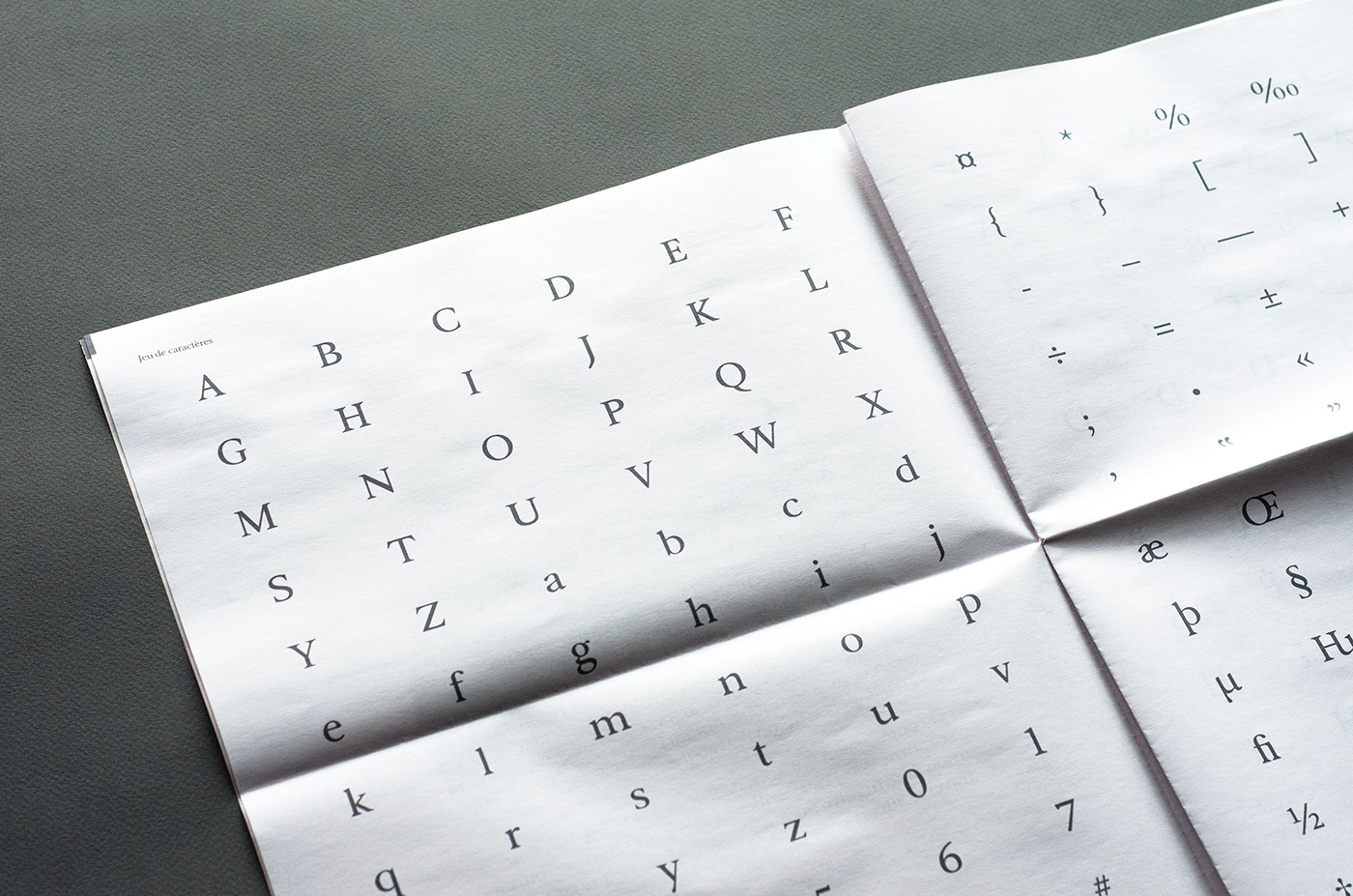 Valdonega / Spécimen-书法笔报刊字体排版设计欣赏-一个强烈的对比---酷图编号5