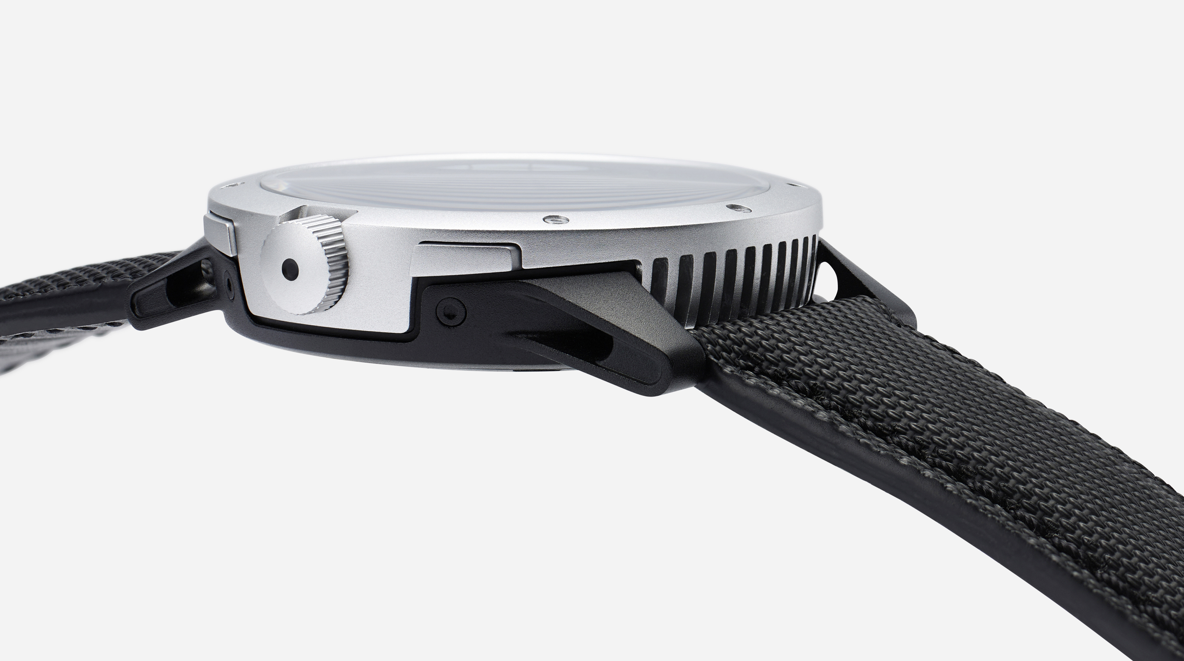 Matrix Powerwatch-由意大利设计师Andrea Ponti设计的一款开创性智能手表-采用低功耗电子产品,仅消耗身体产生的热量,无需更换电池或外部电源,其形状和结构增强了其热电工程和纳米材料---酷图编号3