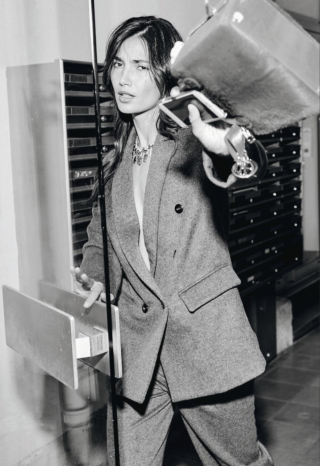 吸烟之星-维多利亚的秘密天使莉莉阿尔德里奇-燕尾服灵