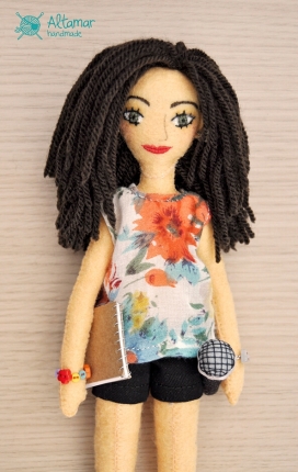 玛尔塔-自定义针织布娃娃