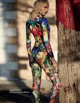 艾琳・韦伯-艾丽俄罗斯2016年2月-纹身店的巴西金发女郎，纽约唐人街道风格