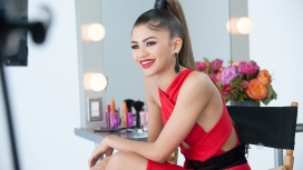 红色礼服的赞达亚・科尔曼