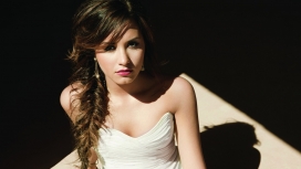 高清晰美国流行歌手演员Demi Lovato黛米・洛瓦托大美人桌面壁纸下载