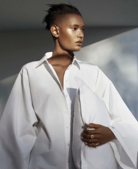 “枕边风”-ELLE艾丽美国2016年3月-明亮的白色，超大的形状时装秀