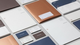 Hedeker Wealth & Law-财富法律公司品牌设计-经典衬线版式结合复杂的调色板和豪华的印后加工，创造出一个优雅高端新身份