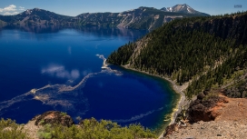 壮观的山湖倒影壁纸