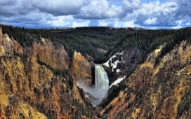 怀俄明山的瀑布