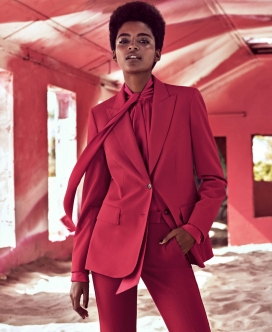 乔安娜・希尔曼风格的柔和红色轮廓