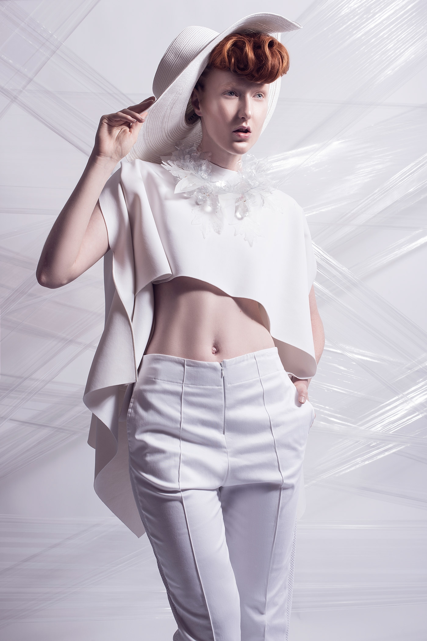 HUF杂志人像-塑料袋人像图片