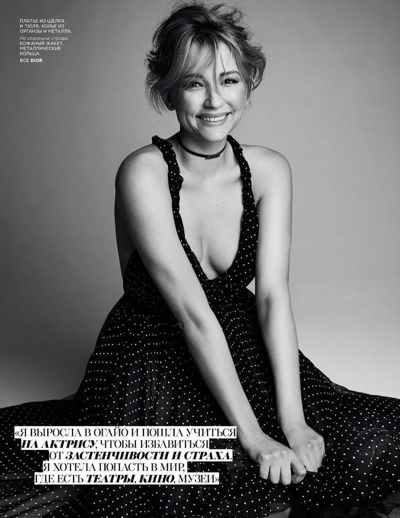 Haley Bennett闪烁的微笑-VOGUE时尚俄罗斯2017年2月封面-完美的Dior红色无袖薄纱连衣裙---酷图编号2