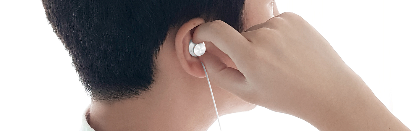 FOCUS - earphone-可以打开关闭声音的耳机, 拉出帽子可以让外部声音进入你的耳朵与音乐, 另一方面,推盖子让你专注于像其他“入耳式”那样的音乐。---酷图编号1172993