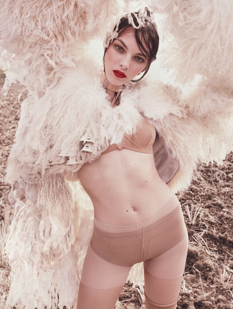 Vittoria Ceretti身穿Gucci连衣裙,褶皱的袖子和蝴蝶结装饰腰部,让你大开眼界---酷图编号9