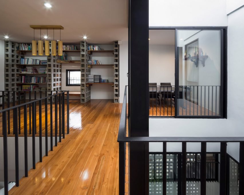 EKAR建筑师设计的泰国兽医和药剂师兄弟姐妹混凝土块房子---酷图编号1178333