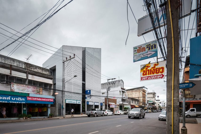 EKAR建筑师设计的泰国兽医和药剂师兄弟姐妹混凝土块房子---酷图编号1178335