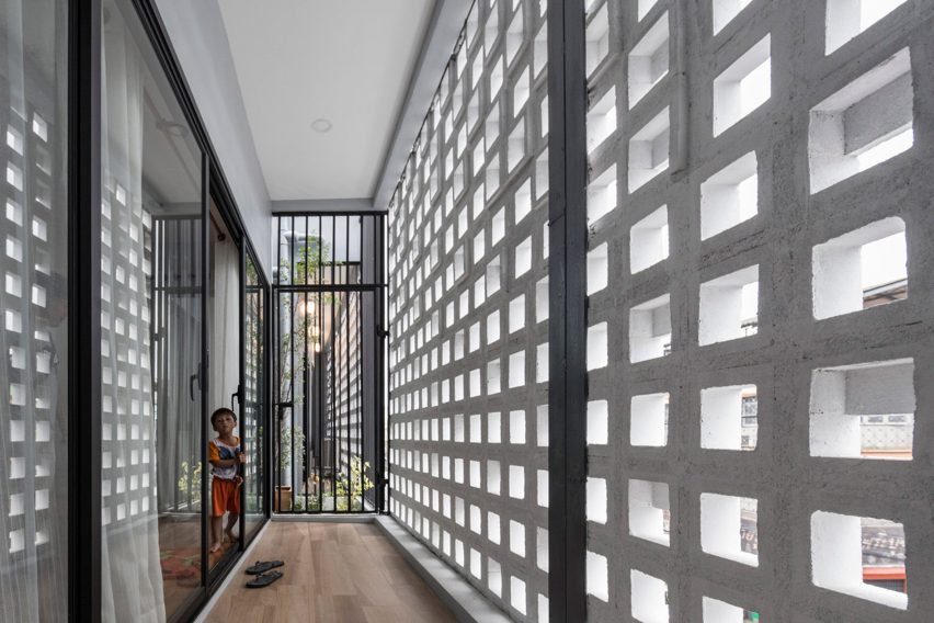 EKAR建筑师设计的泰国兽医和药剂师兄弟姐妹混凝土块房子---酷图编号1178336