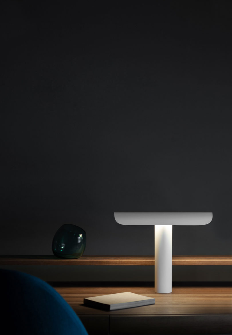 T.I灯是最小的灯,有一个简单的机制,可以很容易地在许多不同的方向投射灯光