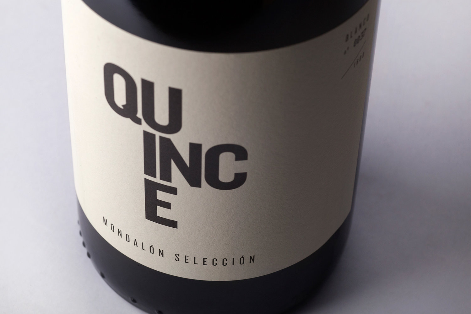 如此简单却又如此醒目的CATORCE葡萄酒---酷图编号3