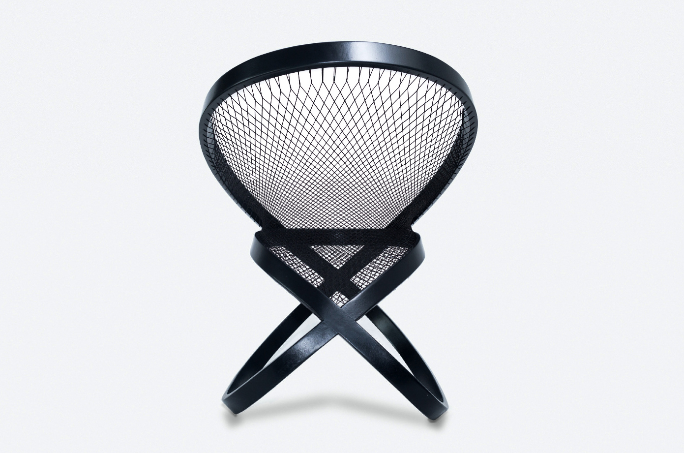 Torsion Chair-丝网扭曲的黑色椅子---酷图编号1178620