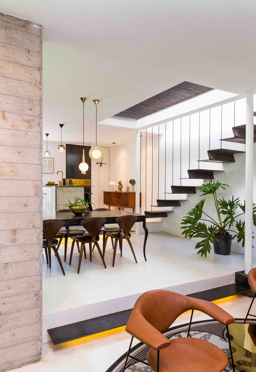 色彩鲜艳的砖外墙适合彩虹色的房子