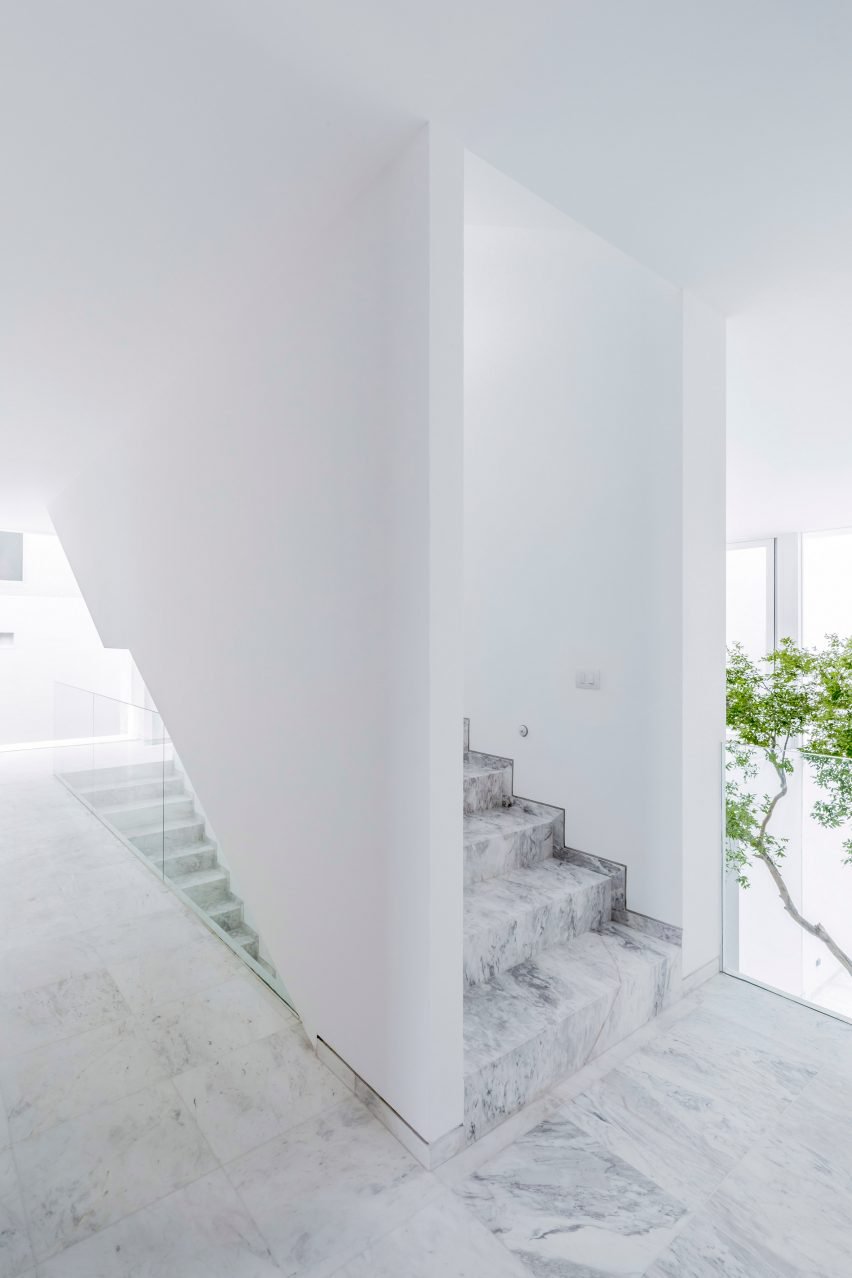 亚伯拉罕的地下室凹性房屋建筑设计---酷图编号1181386