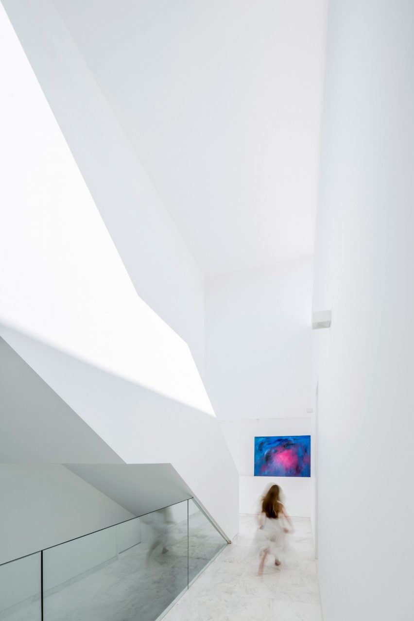 亚伯拉罕的地下室凹性房屋建筑设计---酷图编号1181387