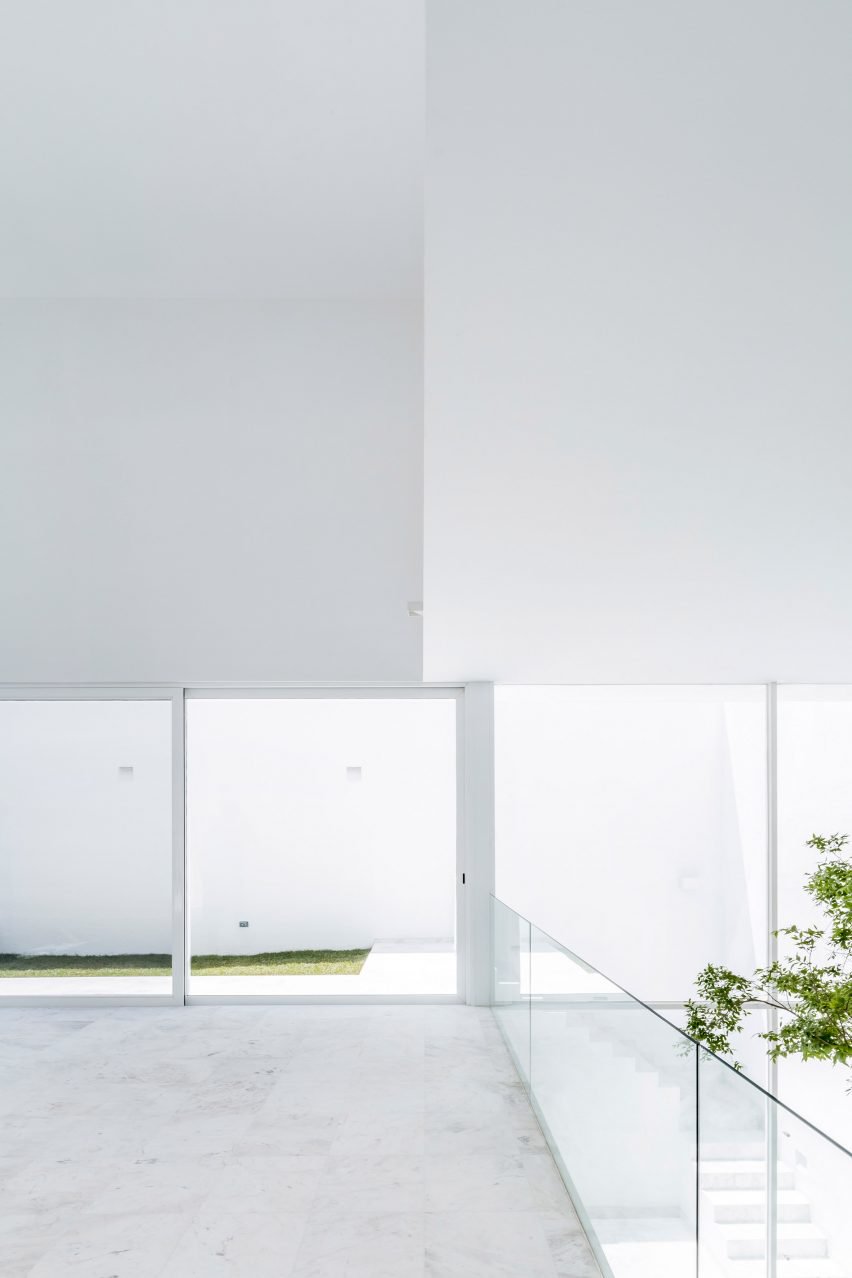 亚伯拉罕的地下室凹性房屋建筑设计---酷图编号1181393