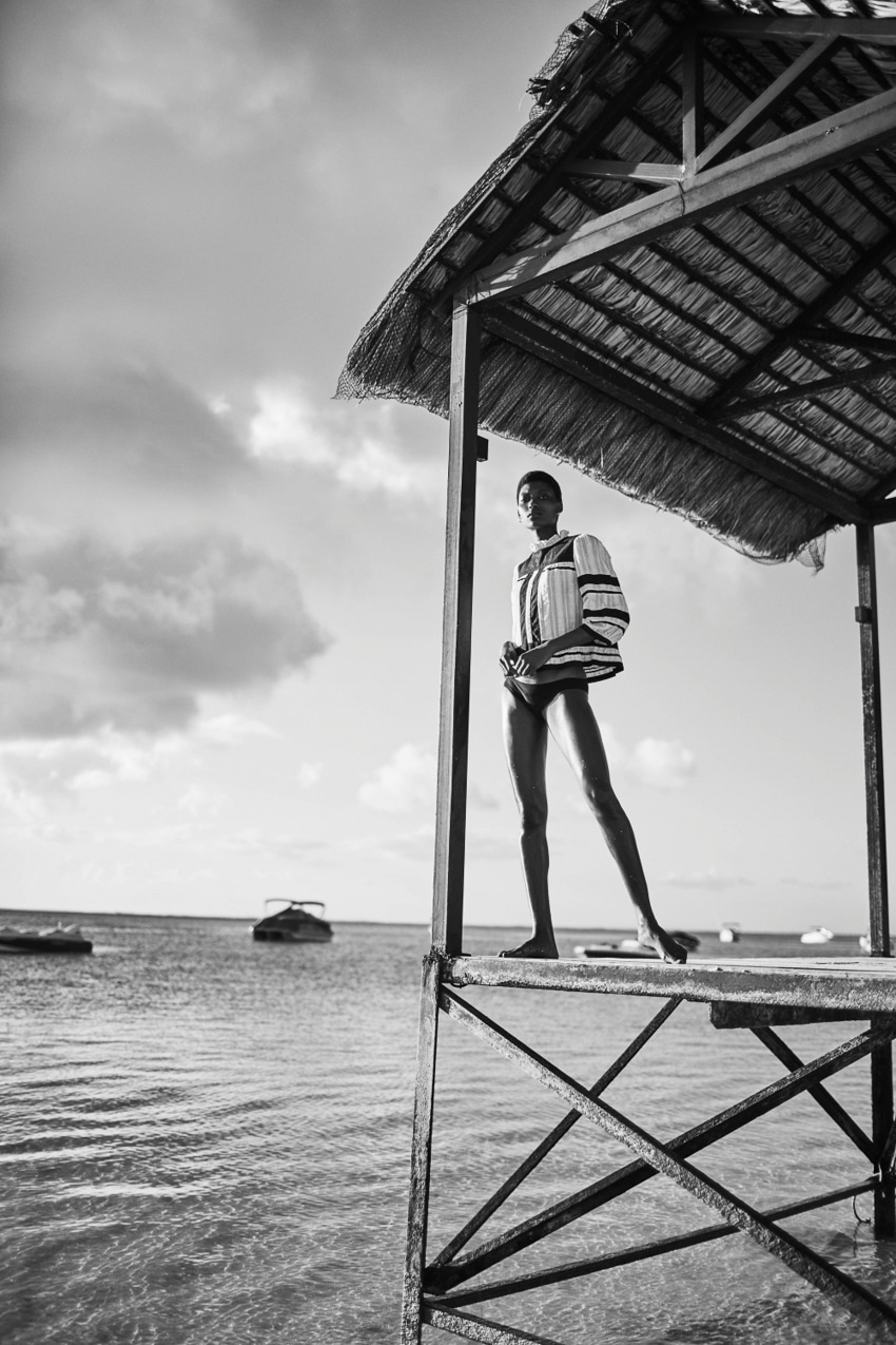 沙滩上的美诱水宝宝-ELLE马来西亚2017年8月-一个惊人的华丽,美诱的海滩场景---酷图编号3