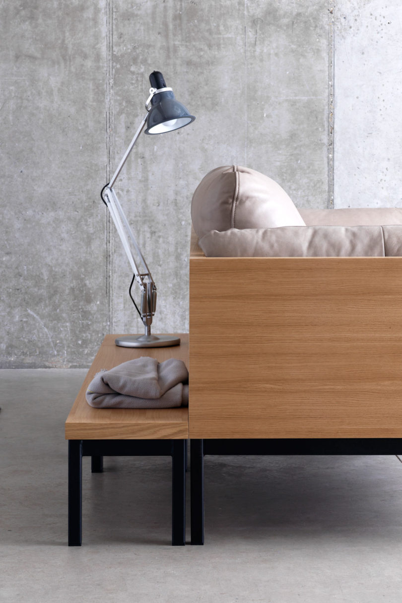 功能性和适应性的蕾雅木沙发-简约木框架和皮革装饰是其最大特点,展示了英国工艺---酷图编号4