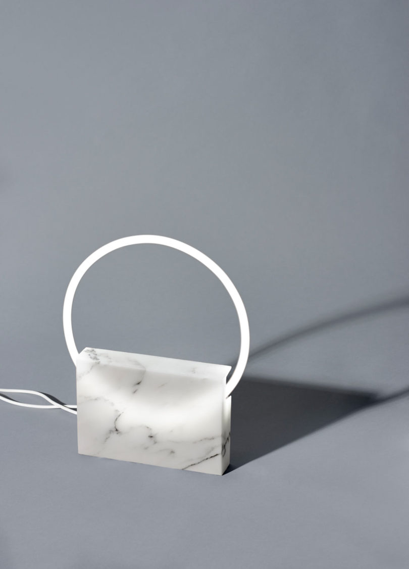 大理石的霓虹灯-荷兰鹿特丹Sabine Marcelis设计师作品,由于石头的性质,每一个基地都是不同的,但通过它发射光,因为它是半透明的,让每件作品的独特性突出---酷图编号1183680