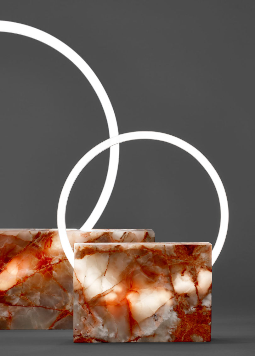 大理石的霓虹灯-荷兰鹿特丹Sabine Marcelis设计师作品,由于石头的性质,每一个基地都是不同的,但通过它发射光,因为它是半透明的,让每件作品的独特性突出---酷图编号1183686