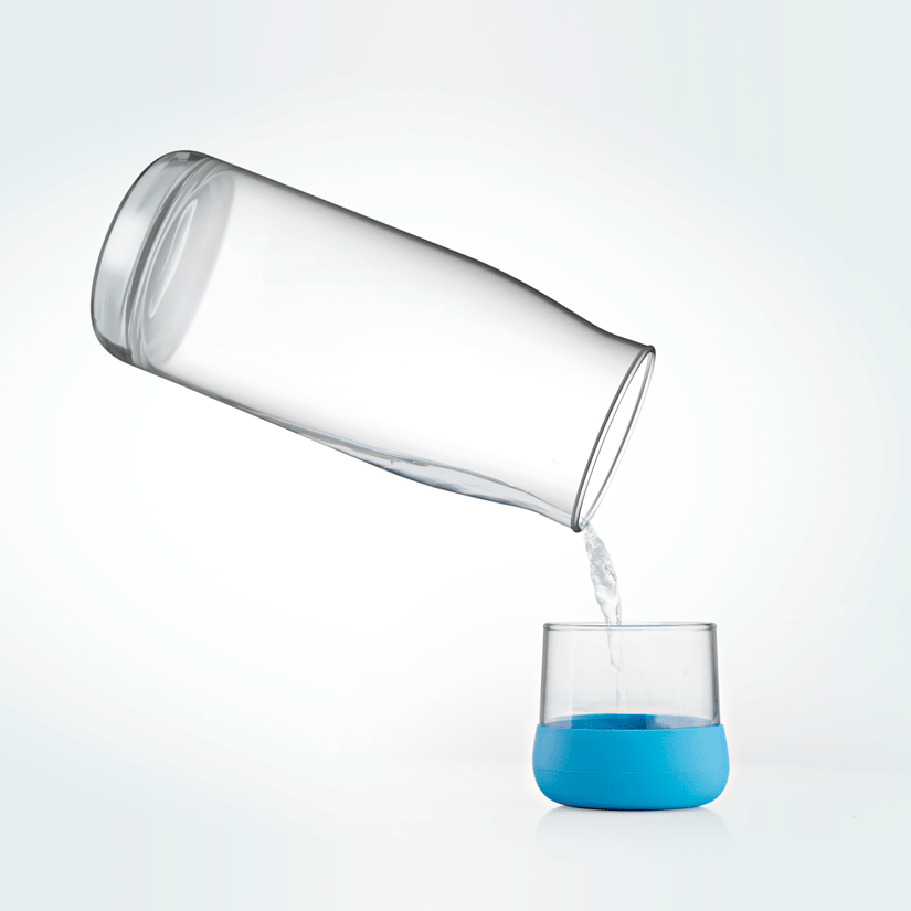 灵感来自小壶和杯子的生态玻璃杯-有一个硅胶套,可以作为一个接触塞与隔热保护,提供一个更安全的密封保---酷图编号4