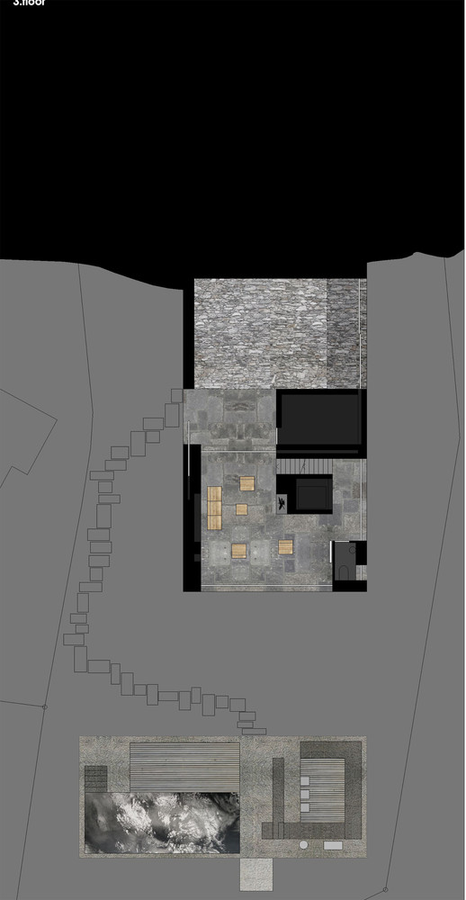 在该楼层下面是额外的居住空间,包括客厅,壁炉,书房,看电视的地方,同时也有一个室外阳台和一个有着天然石头铺制成的小路,两棵橄榄树和喷泉的小花园
