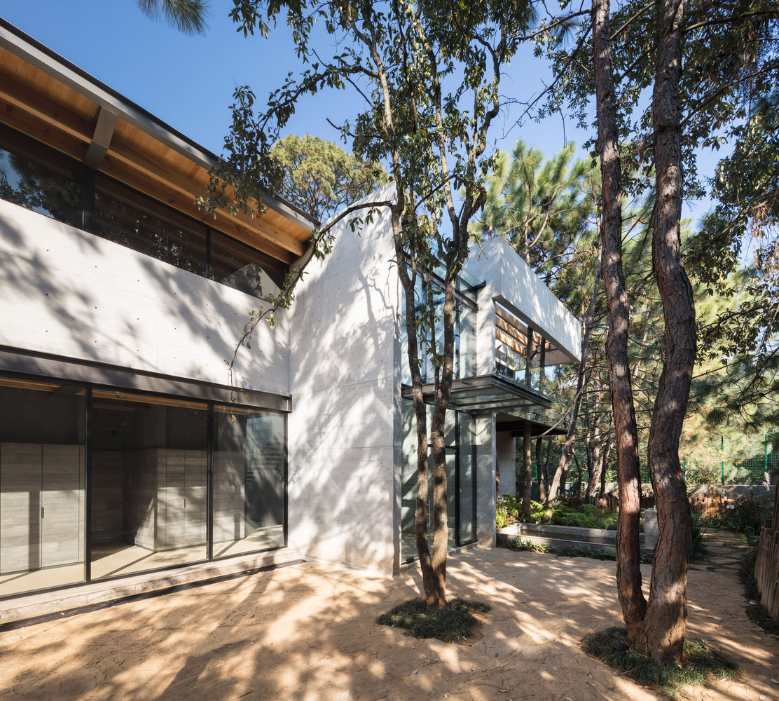 所有的家具是根据Piso 18 Contract公司的建议进口的,包含了一些品牌比如Flexform,B & B,Manutti,其他的以及厨房是来自Modulnova