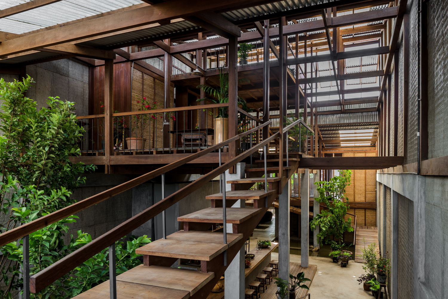 越南340平米的木质“村寨”别墅-浓浓的乡土气息---酷图编号1185533