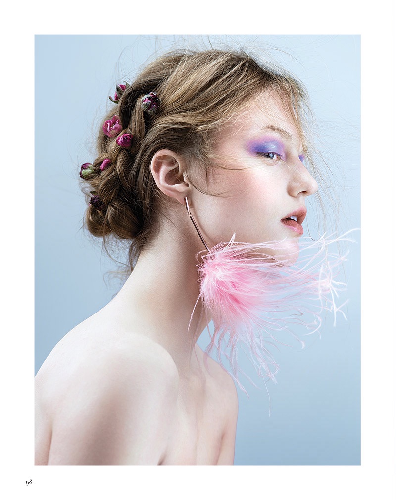 Harper Bazaar越南-设计师选用乳木果花绣花上衣和裙子,迷人的浪漫化妆和看上去非常自然的头发---酷图编号3