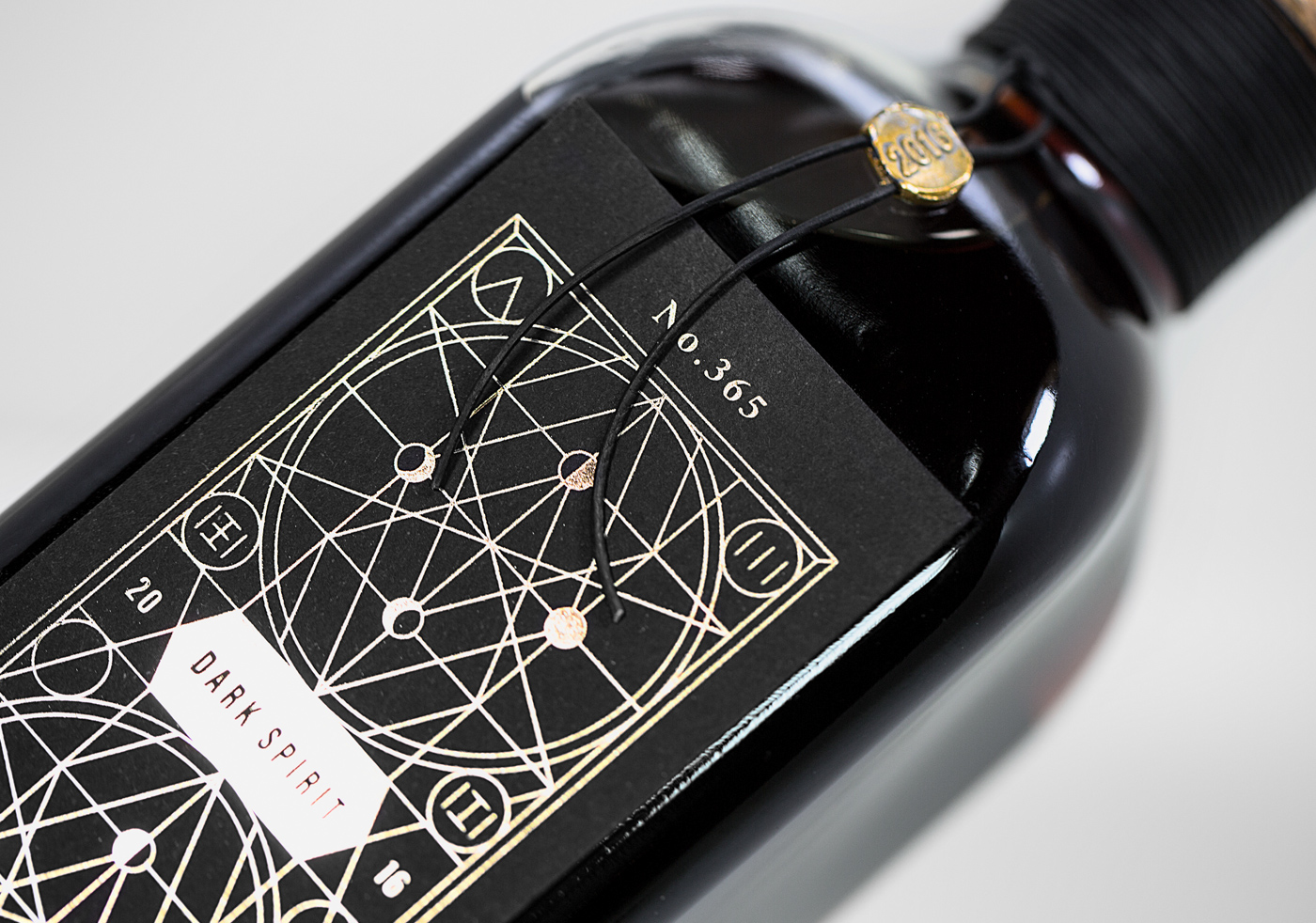 Dark Spirit Liquor-烈酒包装设计---酷图编号1186292