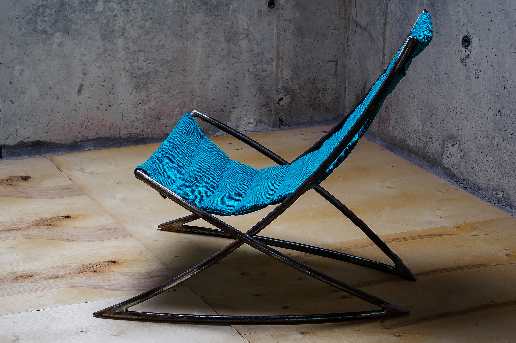 CROSSARC chair-圆弧椅子-有很多座位角度变化,他们可以很简单切换就像换手套一样---酷图编号11