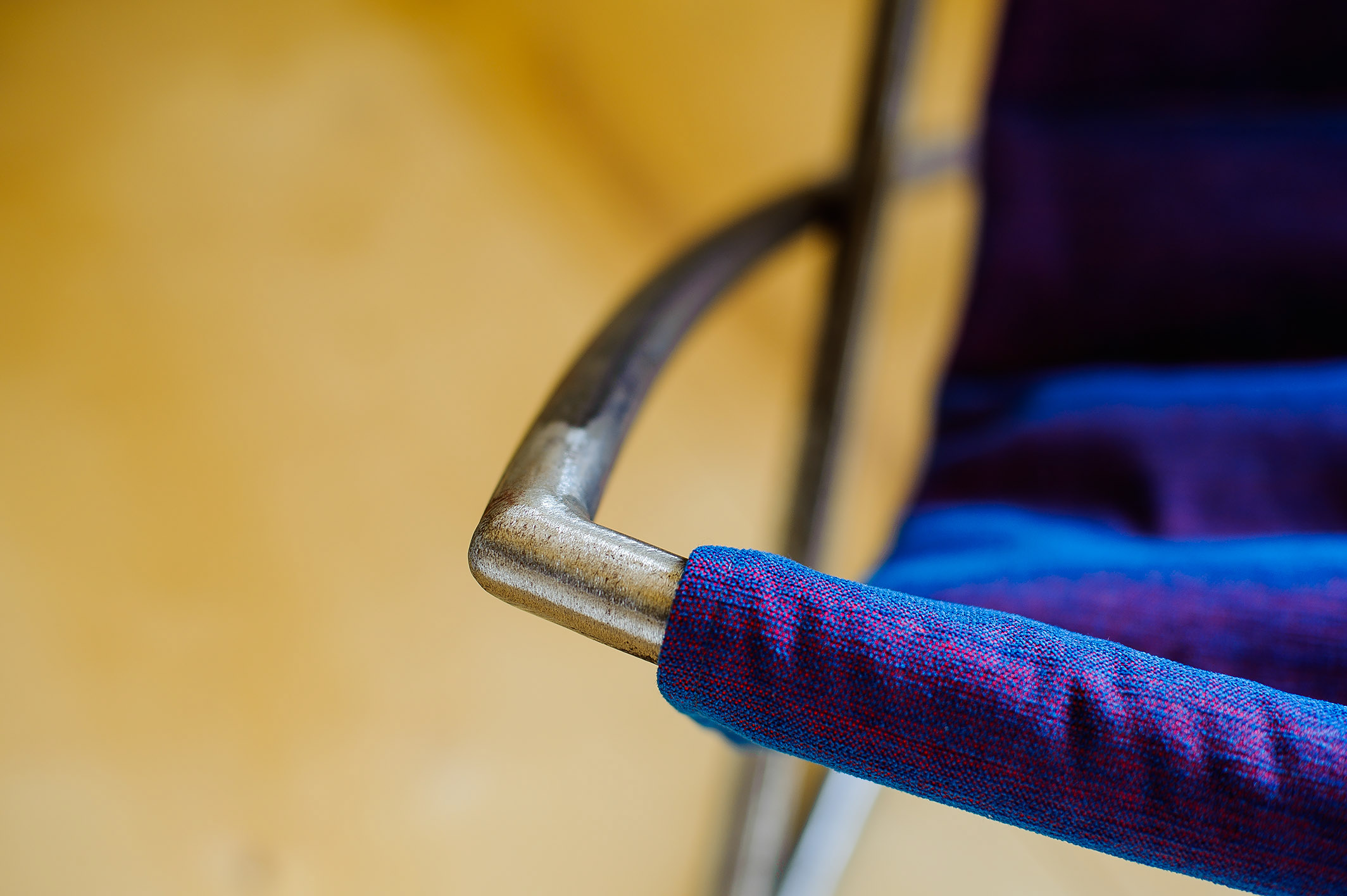 CROSSARC chair-圆弧椅子-有很多座位角度变化,他们可以很简单切换就像换手套一样---酷图编号5