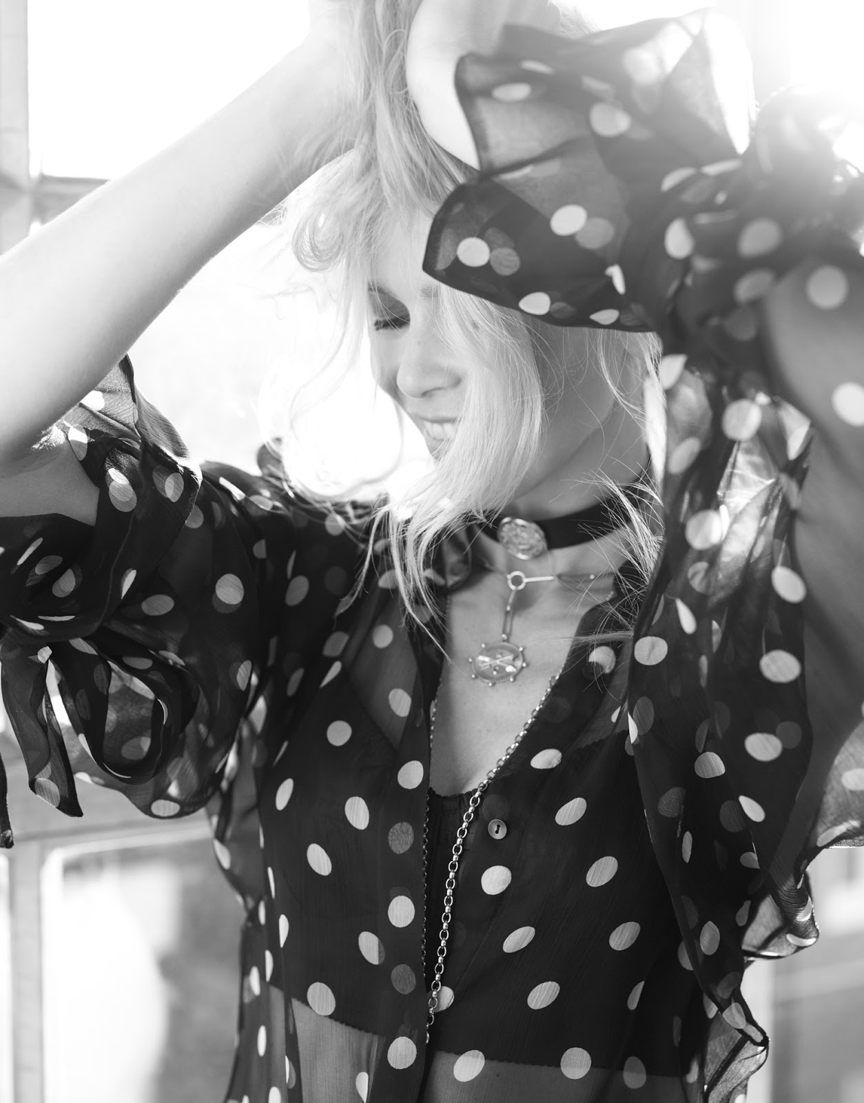 克劳迪娅・希弗-一个瓦伦蒂诺的广告活动-The Edit杂志封面---酷图编号2