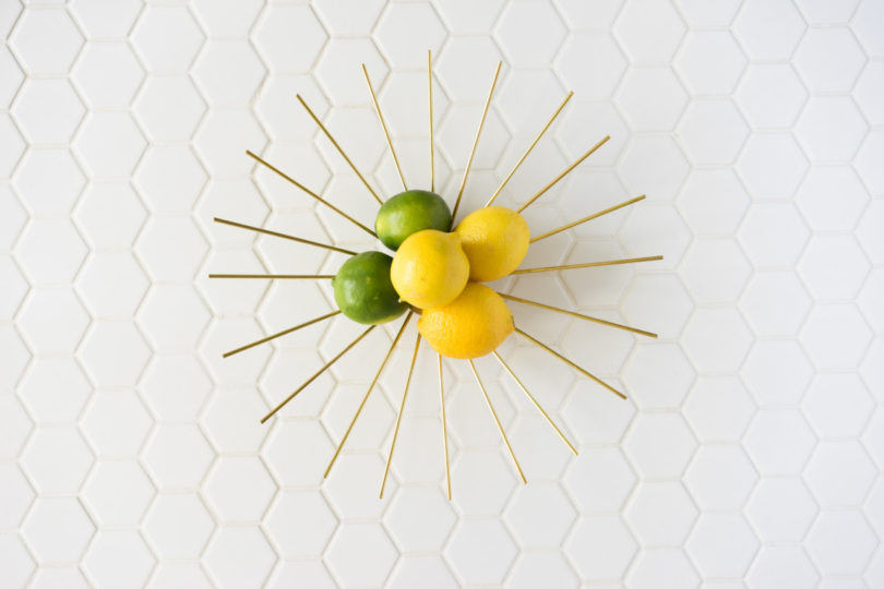 黑白与黄金搭配的极简桌面对象---酷图编号14