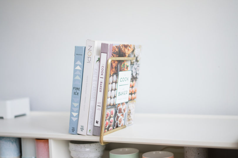 黑白与黄金搭配的极简桌面对象---酷图编号9