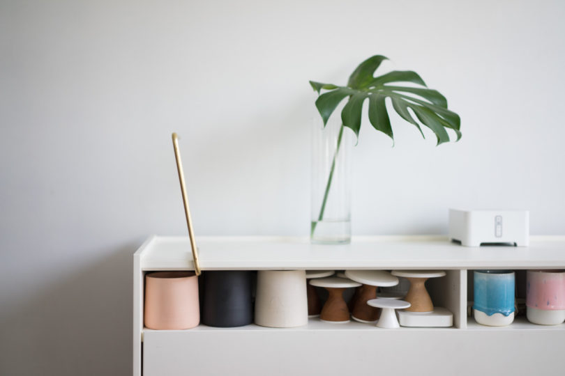 黑白与黄金搭配的极简桌面对象---酷图编号3