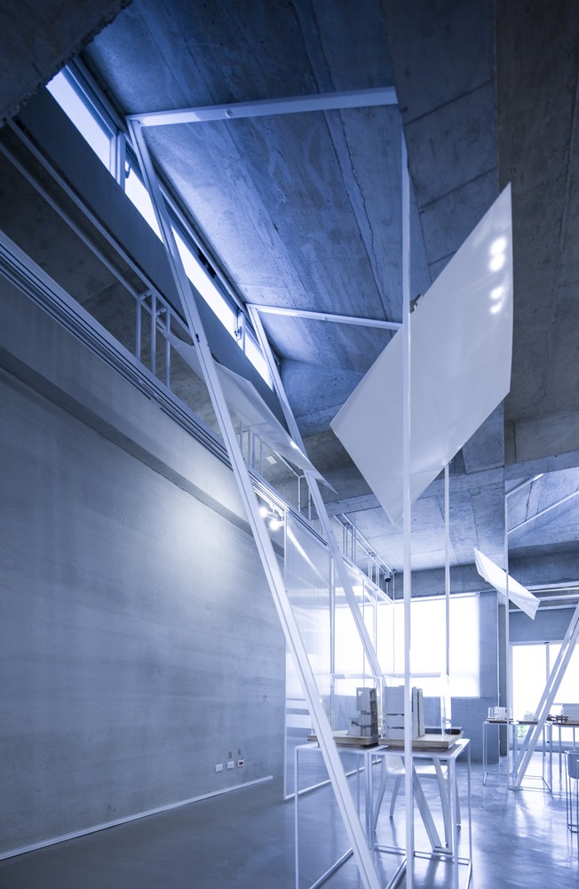 街景蓝白光影画布-舞者之家---酷图编号25